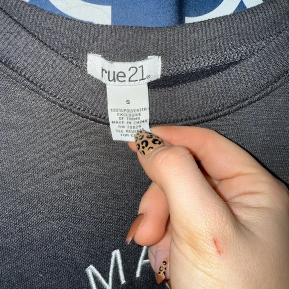 Rue21 crewneck sweater - Picture 3 of 3